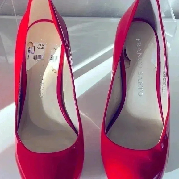 NWOT Franco Sarto Red Patent Leather Pumps  in Size 5.5 - Picture 3 of 3
